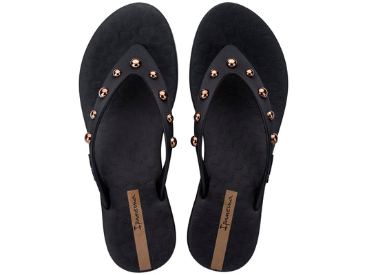 SANDALIA NEGRA CON CUÑA 83653