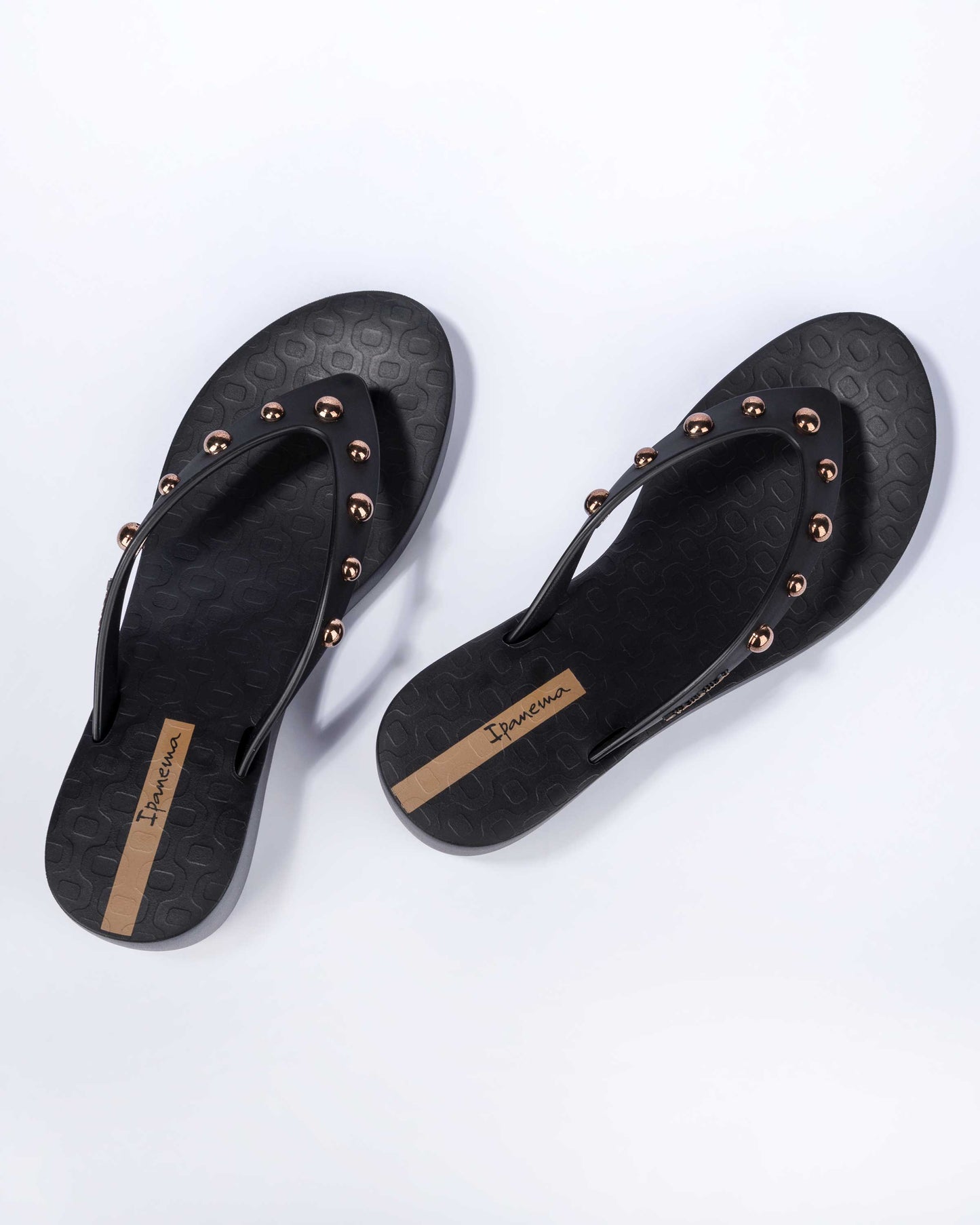 SANDALIA NEGRA CON CUÑA 83653