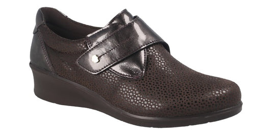 ZAPATO DE PIEL CAFE CON VELCRO LA21847