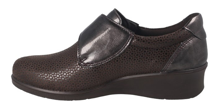 ZAPATO DE PIEL CAFE CON VELCRO LA21847