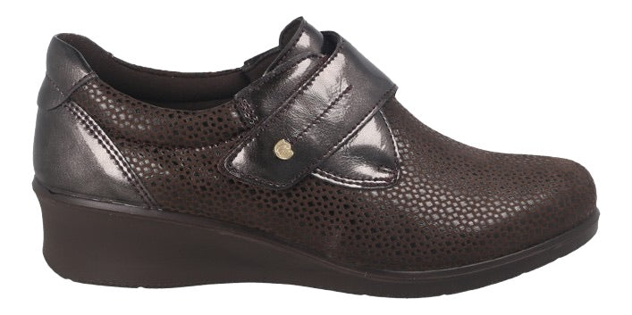 ZAPATO DE PIEL CAFE CON VELCRO LA21847