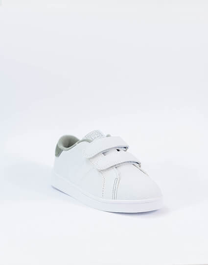 Deportiva blanca con velcro